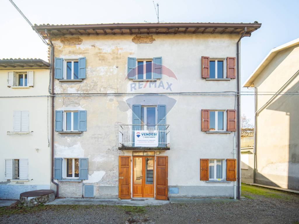 casa indipendente in vendita a Reggio nell'Emilia in zona Coviolo