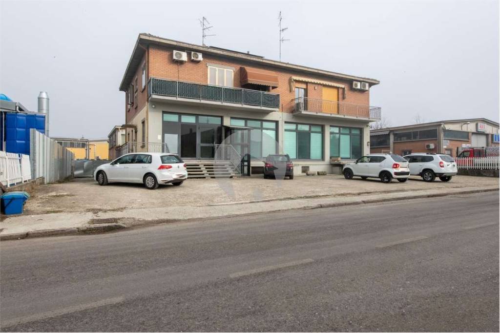 ufficio in vendita a Reggio nell'Emilia in zona Mancasale