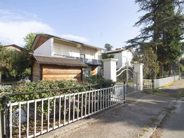 casa indipendente in vendita a Reggio nell'Emilia in zona Orologio