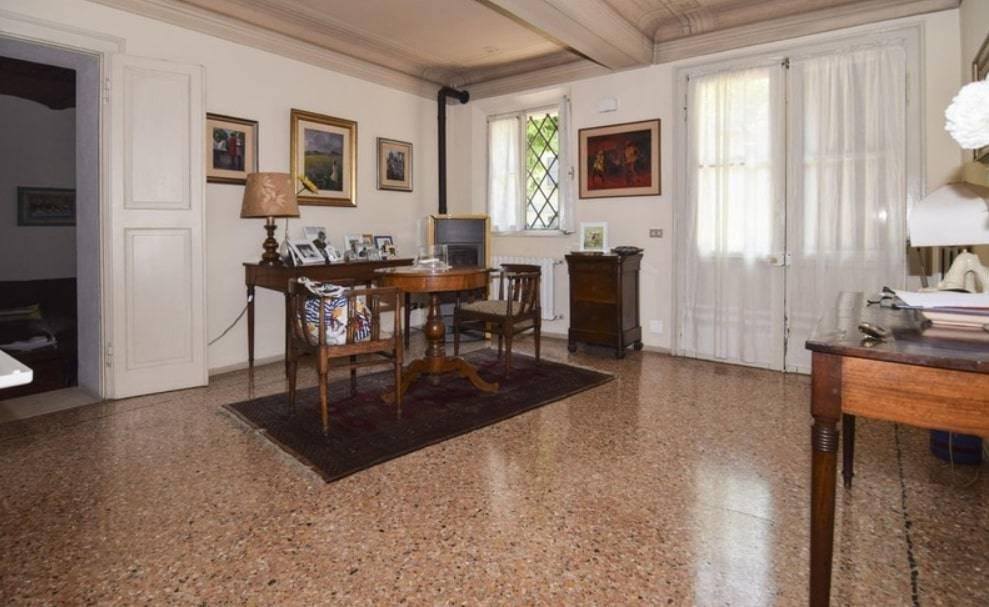 casa indipendente in vendita a Reggio nell'Emilia in zona Città Storica