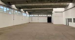 locale commerciale in vendita a Reggio nell'Emilia in zona Sesso