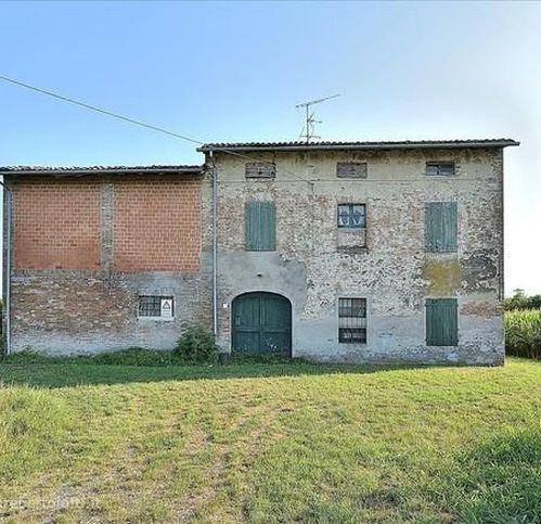 casa indipendente in vendita a Reggio nell'Emilia in zona Sabbione