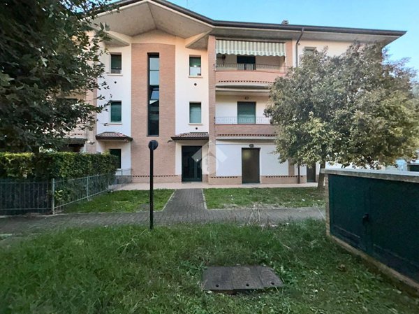 appartamento in vendita a Reggio nell'Emilia in zona Cavazzoli