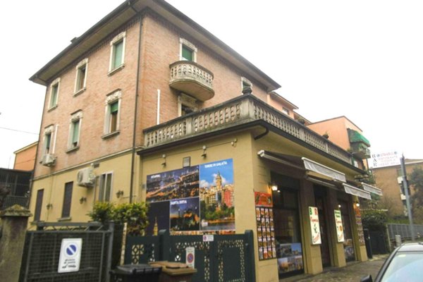 locale commerciale in vendita a Reggio nell'Emilia