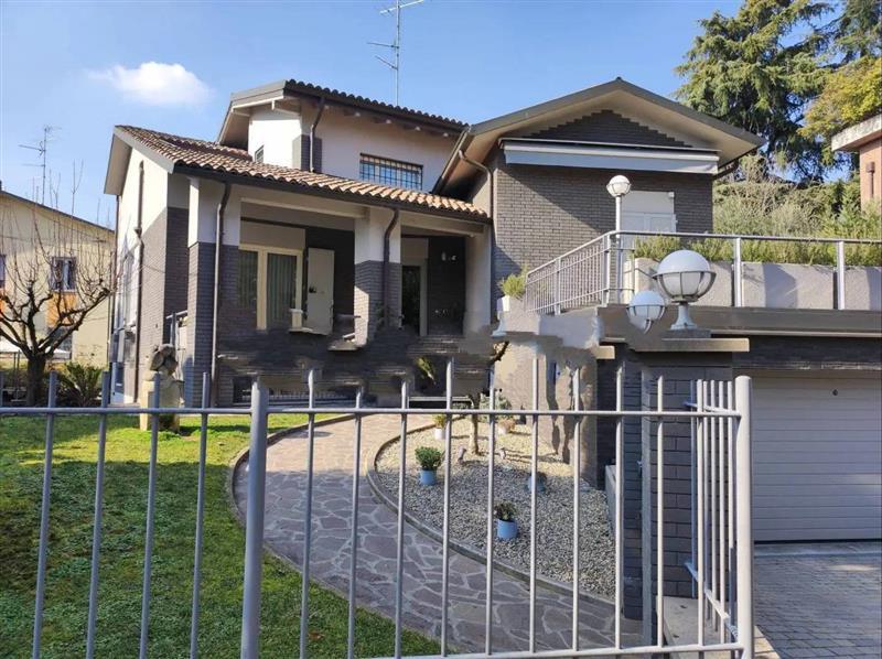 casa indipendente in vendita a Reggio nell'Emilia in zona Città Storica