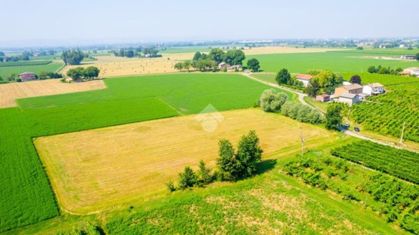 terreno edificabile in vendita a Reggio nell'Emilia in zona Sesso