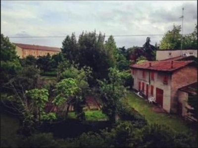 casa indipendente in vendita a Reggio nell'Emilia in zona Santa Croce
