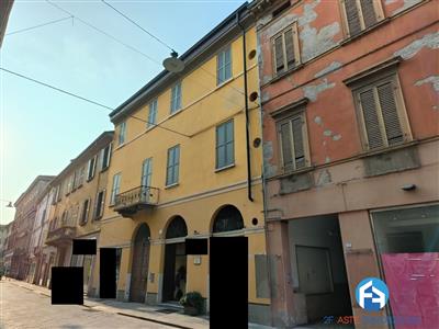 casa indipendente in vendita a Reggio nell'Emilia in zona Tribunale
