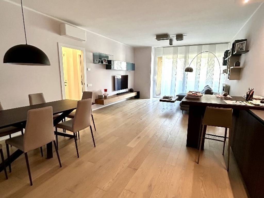 appartamento in vendita a Reggio nell'Emilia in zona Città Storica