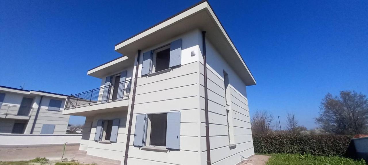 casa indipendente in vendita a Reggio nell'Emilia in zona Codemondo