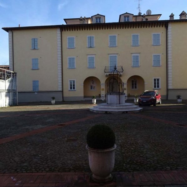 ufficio in vendita a Reggio nell'Emilia in zona Tribunale