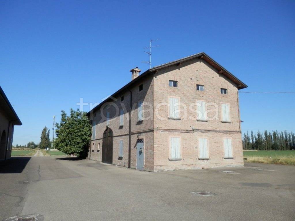 casa indipendente in vendita a Reggio nell'Emilia in zona Sesso