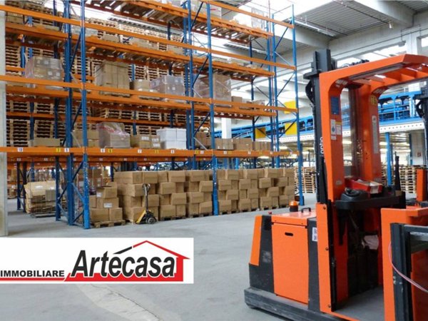 locale commerciale in vendita a Reggio nell'Emilia