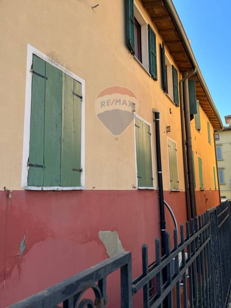 casa semindipendente in vendita a Reggio nell'Emilia