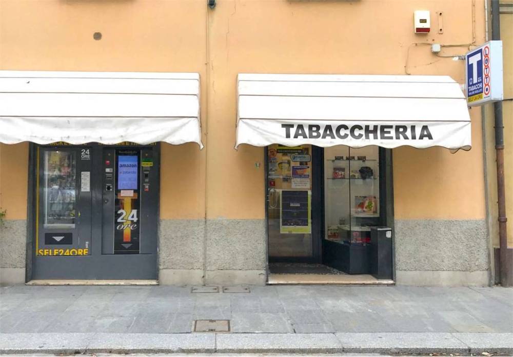 negozio in vendita a Reggio nell'Emilia in zona Città Storica