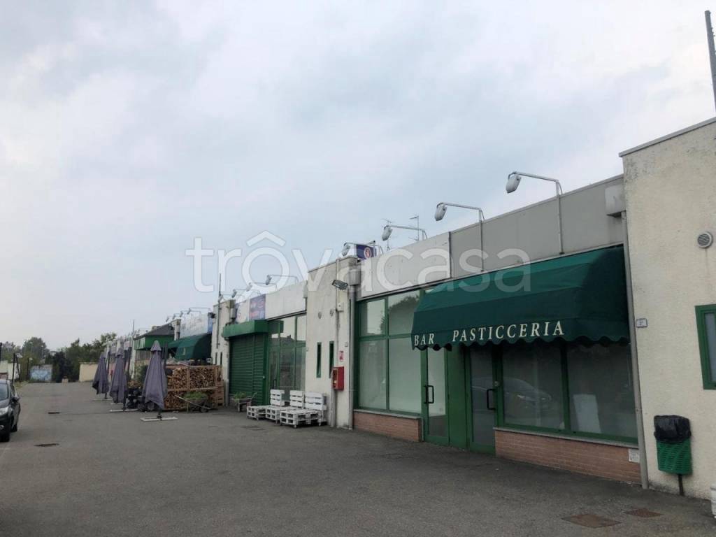 negozio in vendita a Reggio nell'Emilia in zona Fogliano