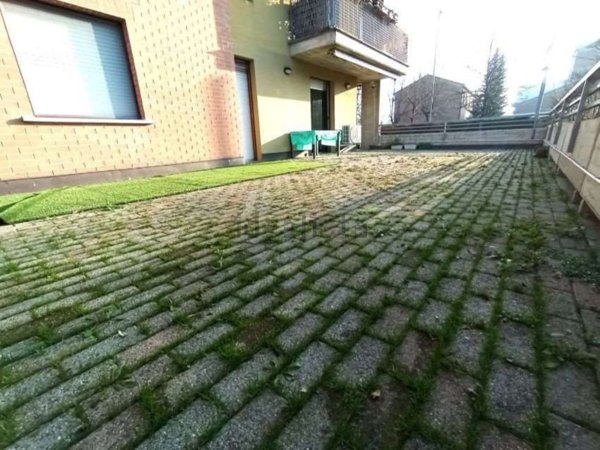 appartamento in vendita a Reggio nell'Emilia in zona Stranieri / Bazzarola