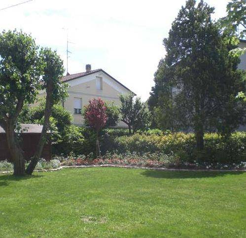 casa indipendente in vendita a Reggio nell'Emilia in zona Mirabello