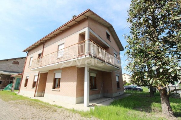 casa indipendente in vendita a Reggio nell'Emilia in zona Gavassa