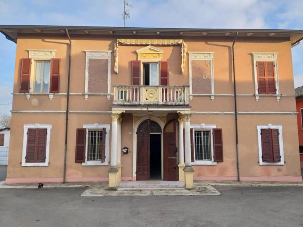 casa indipendente in vendita a Reggio nell'Emilia in zona San Bartolomeo