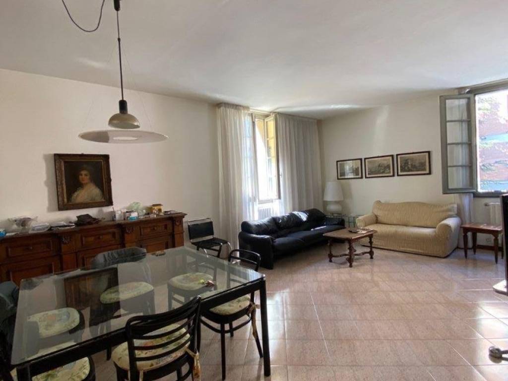 appartamento in vendita a Reggio nell'Emilia in zona Città Storica