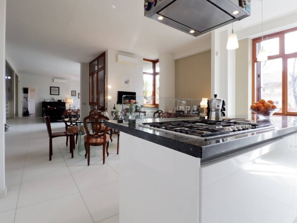 appartamento in vendita a Reggio nell'Emilia in zona Città Storica