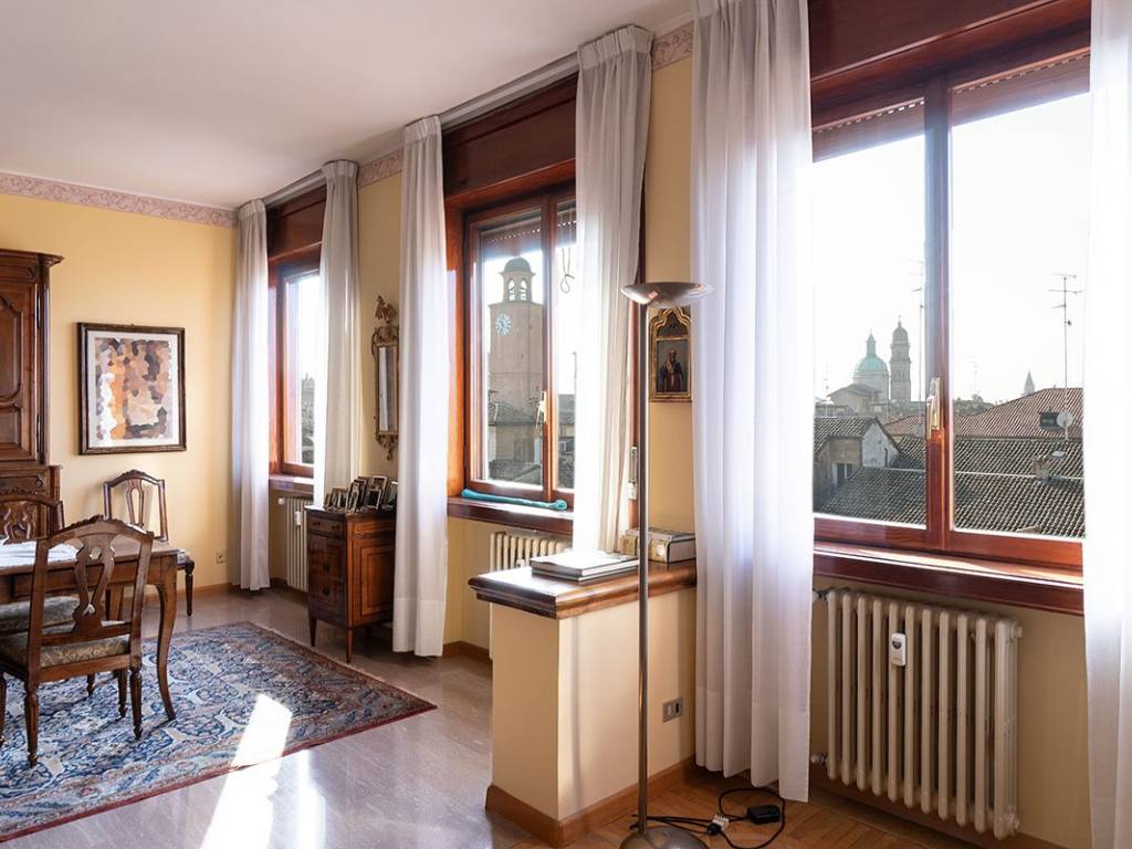 appartamento in vendita a Reggio nell'Emilia in zona Città Storica