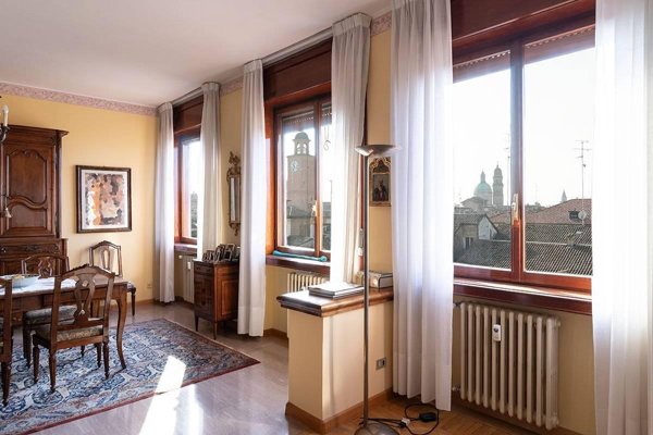 appartamento in vendita a Reggio nell'Emilia in zona Città Storica