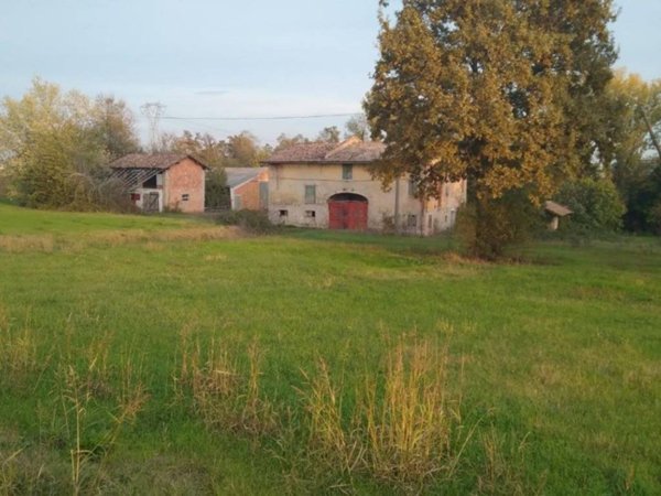 terreno agricolo in vendita a Reggio nell'Emilia in zona Rivalta
