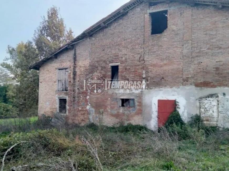 terreno agricolo in vendita a Reggio nell'Emilia in zona Rivalta