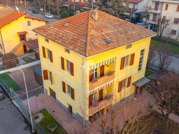 casa indipendente in vendita a Reggio nell'Emilia in zona Baragalla