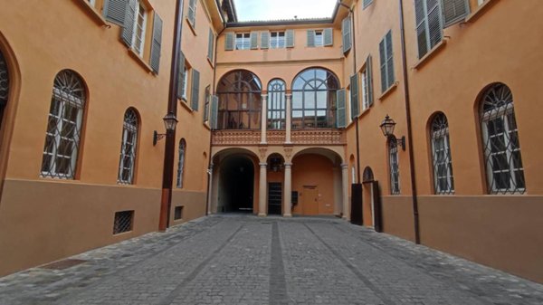 appartamento in vendita a Reggio nell'Emilia in zona Città Storica
