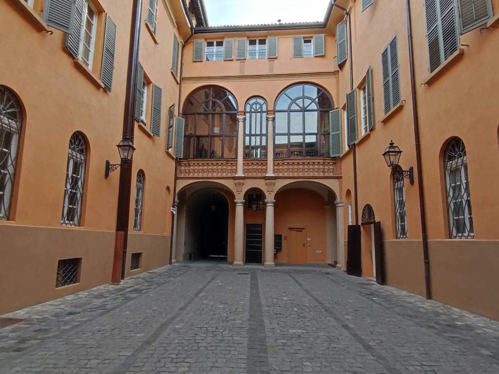 appartamento in vendita a Reggio nell'Emilia in zona Città Storica