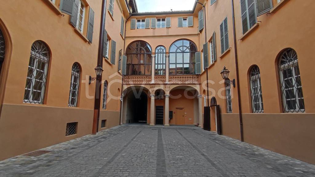 appartamento in vendita a Reggio nell'Emilia in zona Città Storica