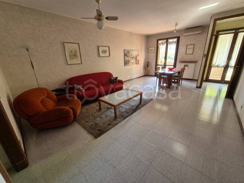 casa indipendente in vendita a Reggio nell'Emilia in zona Città Storica