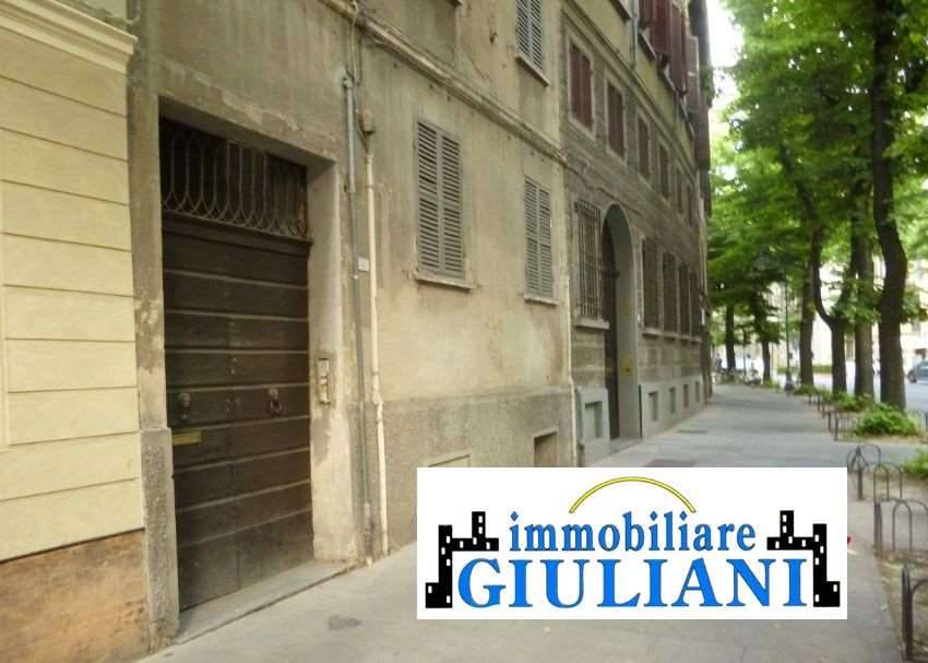 casa indipendente in vendita a Reggio nell'Emilia in zona Città Storica