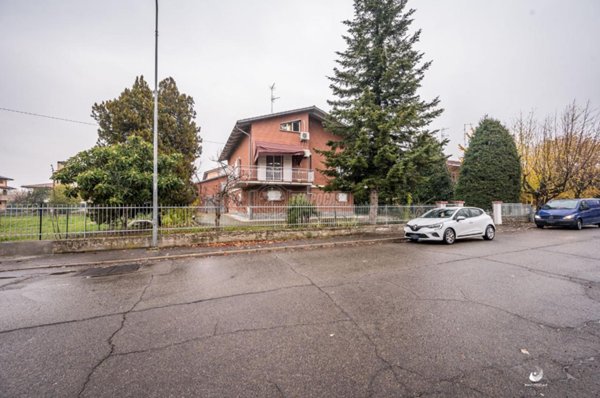 casa indipendente in vendita a Reggio nell'Emilia in zona Rivalta