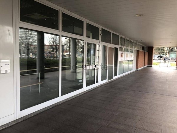 locale commerciale in vendita a Reggio nell'Emilia