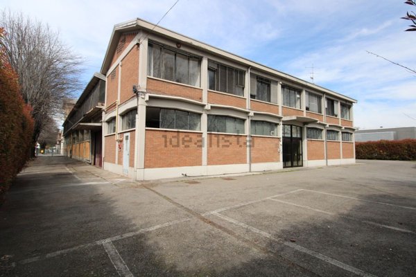 locale di sgombero in vendita a Reggio nell'Emilia
