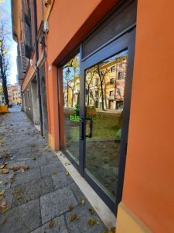 negozio in vendita a Reggio nell'Emilia in zona Città Storica