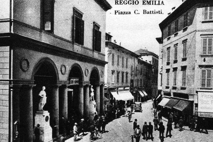 intera palazzina in vendita a Reggio nell'Emilia in zona Città Storica