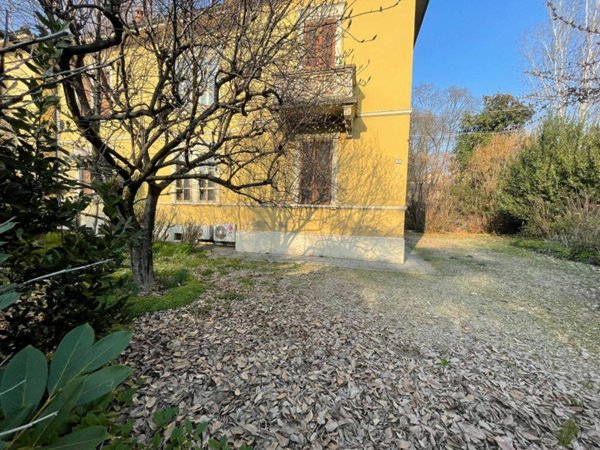 casa indipendente in vendita a Reggio nell'Emilia in zona Città Storica