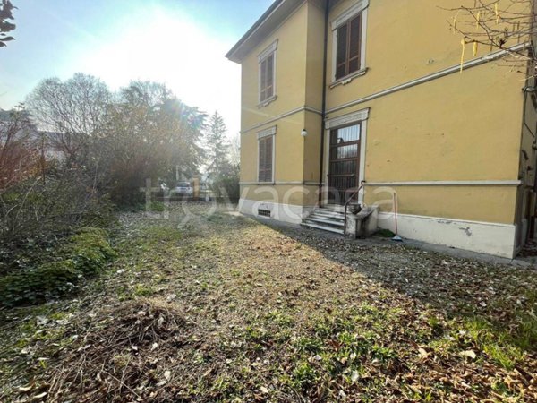 casa indipendente in vendita a Reggio nell'Emilia in zona Città Storica