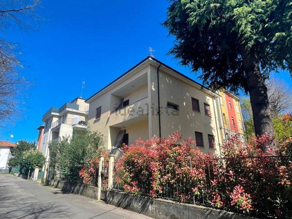 casa indipendente in vendita a Reggio nell'Emilia in zona Santa Croce
