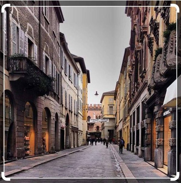 appartamento in vendita a Reggio nell'Emilia in zona Città Storica