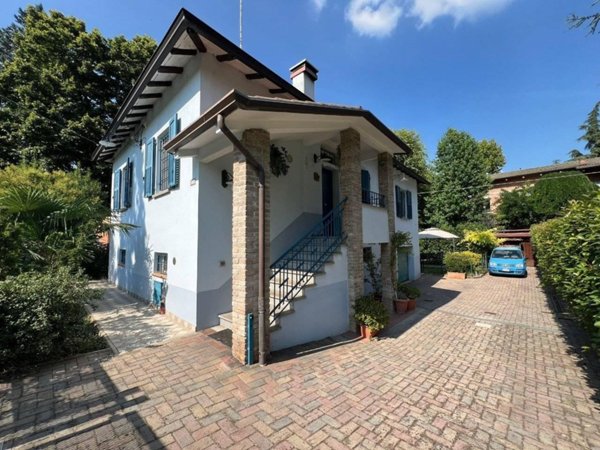 casa indipendente in vendita a Reggio nell'Emilia in zona Città Storica