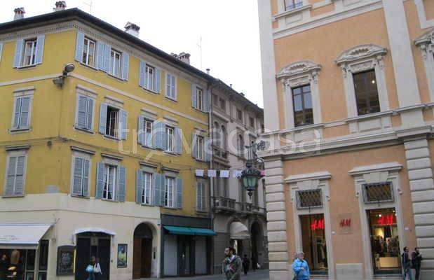 negozio in vendita a Reggio nell'Emilia in zona Città Storica