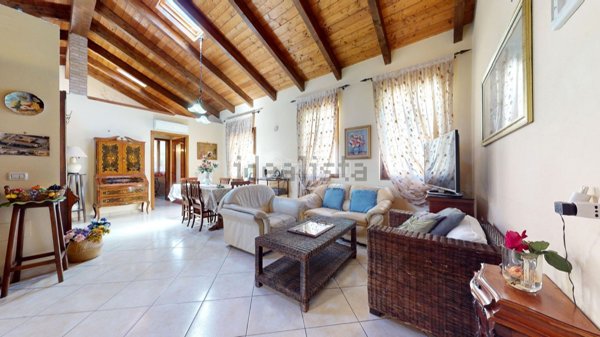 casa indipendente in vendita a Reggio nell'Emilia in zona Castellazzo