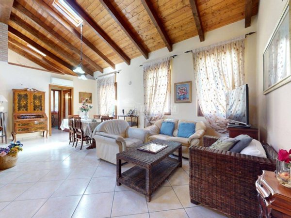 casa indipendente in vendita a Reggio nell'Emilia in zona Castellazzo