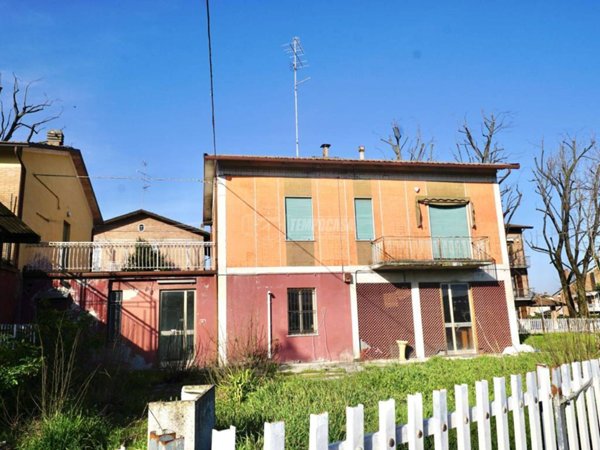 casa indipendente in vendita a Reggio nell'Emilia in zona Buco del Signore